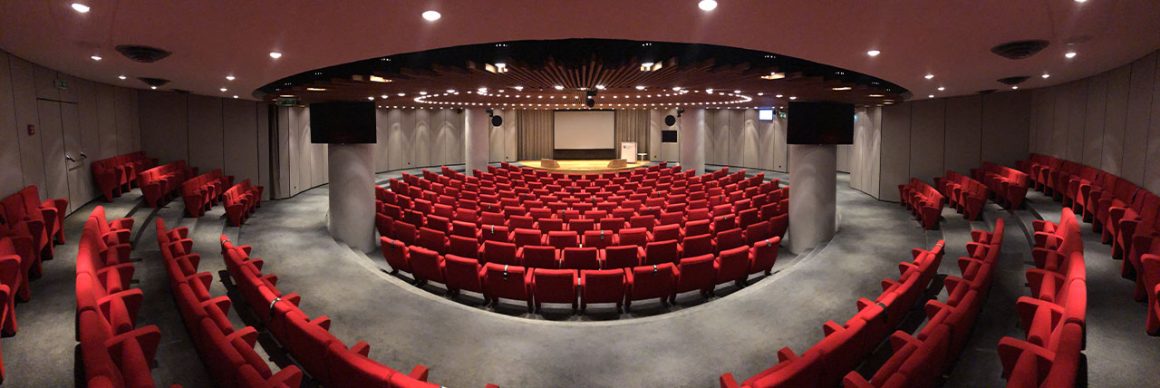 Auditorium-Scène-180-HIGH